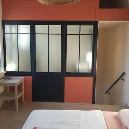 Maison De Village Avec Cour à 700m De La Plage *