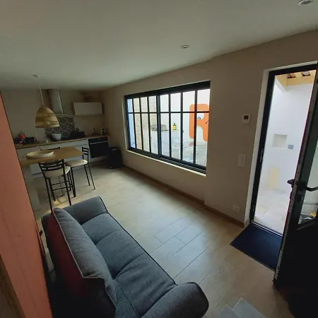 Maison De Village Avec Cour à 700m De La Plage * Les Portes-en-Re